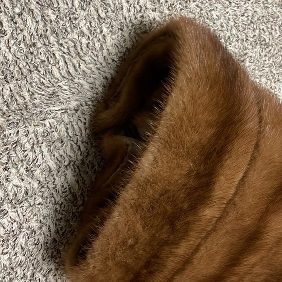 Vintage I. Magnin & Co. fur wrap shawl in great condition - Picture 2 of 4